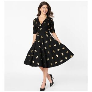 Unique Vintage x Harry Potter Wizarding World Black with Gold Snitch Fit and Fla